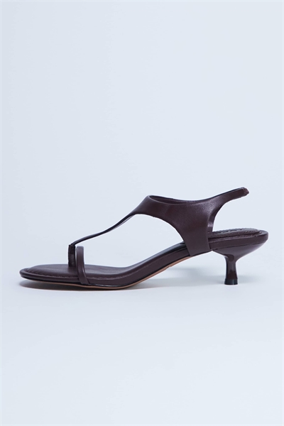 Сандалии-стринги Amber на среднем каблуке артикул 149624937