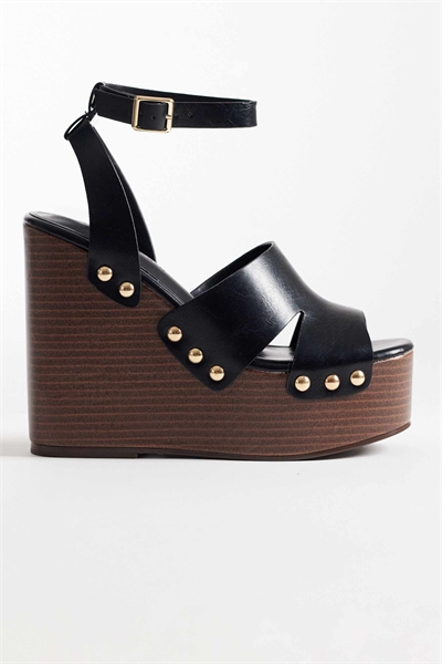 Тамара вырезала клиновидные детали с заклепками артикул 152862085