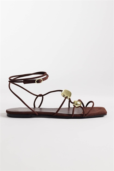 Плоские сандалии с золотыми элементами артикул 152318354