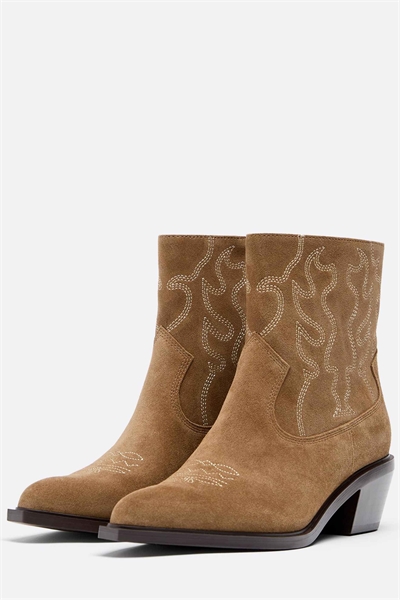 Кожаные ботинки до щиколотки с каблуком в стиле ковбой артикул 155555052