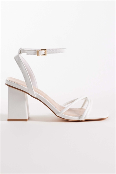 Сандалии с ремешками и каблуком средней высоты цвета пепла артикул 152897569