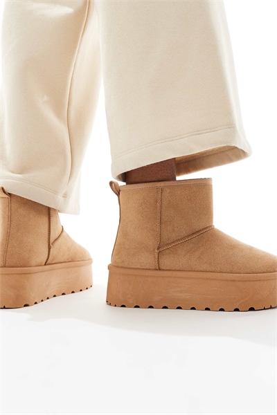 Ботинки на плоской подошве артикул 148662451