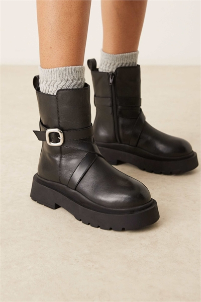 Кожаные ботильоны Amelia на плоской подошве с массивным каблуком и пряжкой артикул 147664957