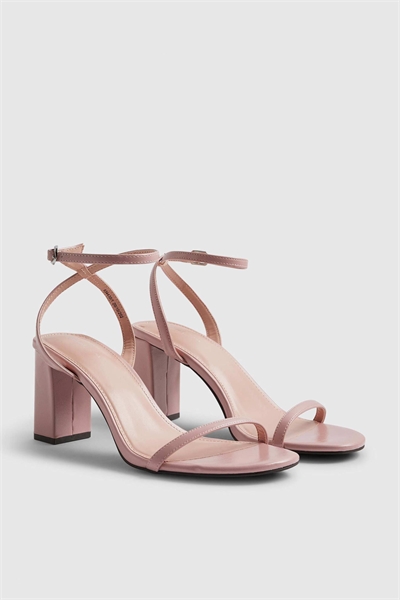Сандалии на едва заметном каблуке артикул 155740888