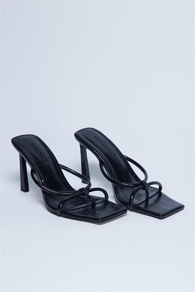 Туфли Flora на высоком каблуке с ремешками и закругленным носком артикул 149138894