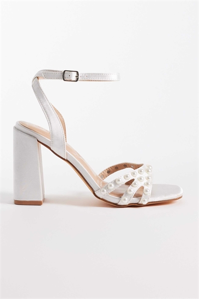 Сандалии Clark на широком каблуке с жемчужными украшениями артикул 152710635