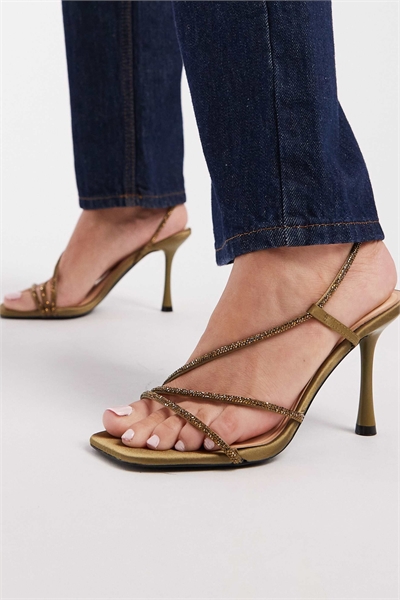 Асимметричные босоножки на каблуке с декоративными элементами артикул 151897784