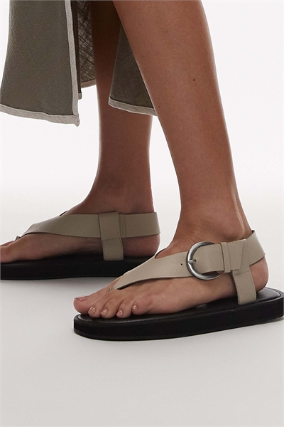 Сандалии Kam на плоской подошве с ремешком между пальцами из натуральной кожи артикул 141532293