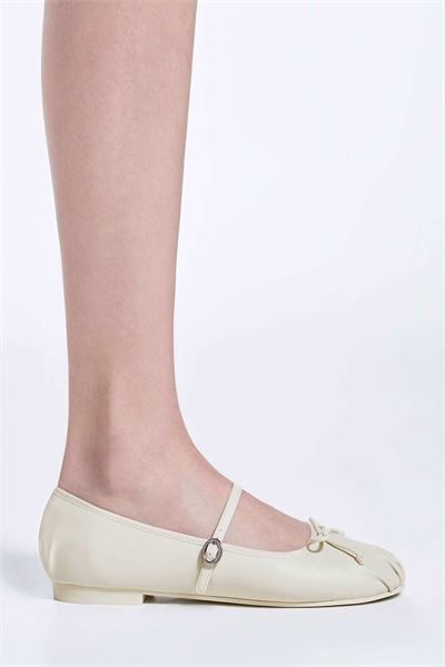 Балетки Emiko с бантиком и ремешком артикул 156164874
