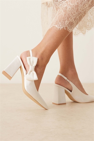 Свадебные туфли Bobbi на каблуке-блок с открытой пяткой и бантиком сбоку артикул 150075221