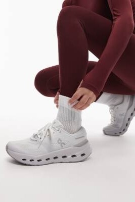 Кроссовки для бега ON Cloudrunner 3 артикул 153021369