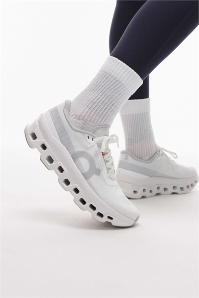 На Cloudmonster 1 для бегунов артикул 153021361