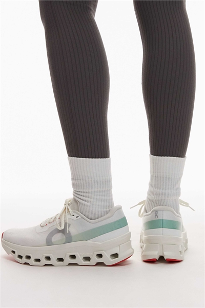 На Cloudmonster 1 для бегунов артикул 153021362