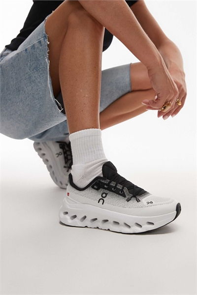 Кроссовки Cloudtilt для повседневной носки артикул 133711583