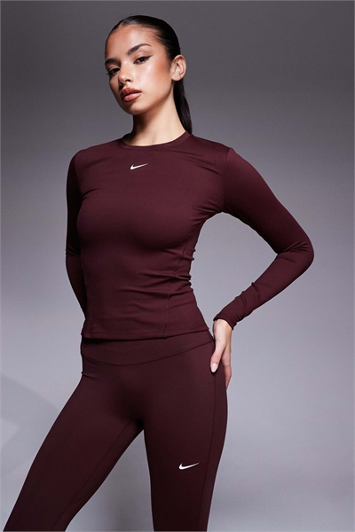 Облегающая футболка с длинным рукавом Nike One Training Dri-FIT артикул 147133095