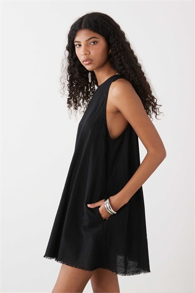 Льняное мини-платье без рукавов А-силуэта с бахромой по краю, черного цвета артикул 154322667
