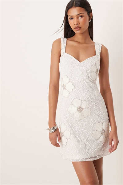 Свадебное мини-платье с цветочным принтом и разнообразными украшениями артикул 151417362