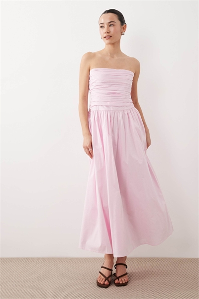 Nobody's Child Petite Ariella Праздничное платье-бандо с рюшами, мягкого розового цвета артикул 153886914