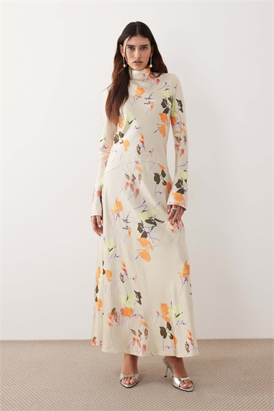 Макси-платье с высоким воротником и атласными вставками с цветочным принтом артикул 151785433