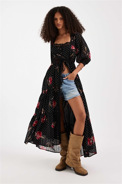 Утреннее платье-миди с пуговицами и черным цветочным принтом артикул 155446376