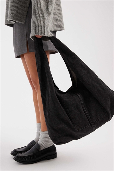 Свободная сумка из денима артикул 150176367