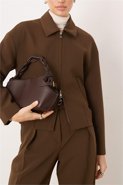 Сумка через плечо с плетеной ручкой в верхней части шоколадно-коричневого цвета артикул 154870059