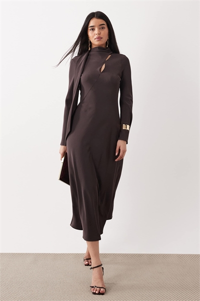 Платье-миди с длинными рукавами и шарфом, коричневого цвета артикул 155128908