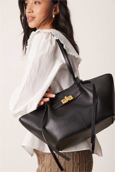 Небольшая сумка-тоут из искусственной кожи с ремешком и клатч с золотыми элементами артикул 140827376