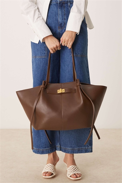 Средняя сумка-тоут из искусственной кожи с ремешком и элементами клатча артикул 141737516