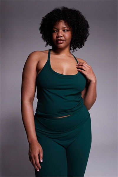 Мягкая на ощупь майка для йоги Curve Icon с встроенным бюстгальтером и регулируемыми бретелями артикул 151735978