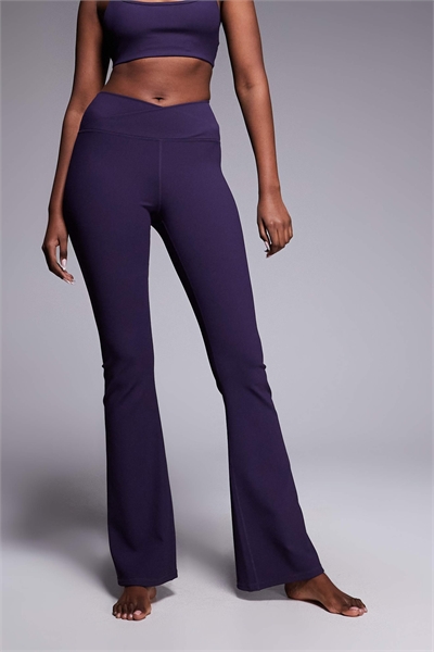 Леггинсы для йоги с микроребристой резинкой на талии и зауженными штанинами артикул 151100378