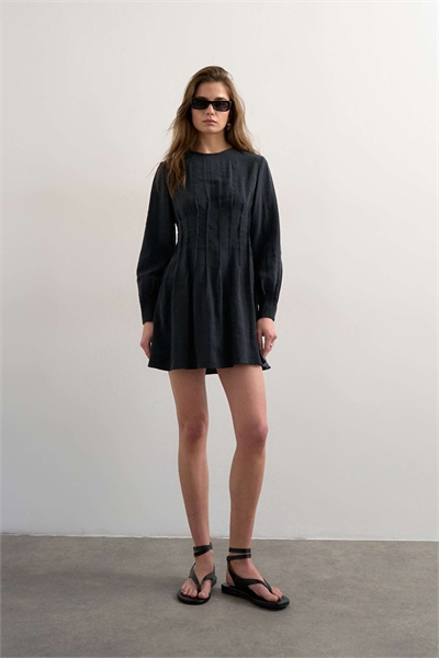 Мини-платье с купровой складкой на талии, мягкого черного цвета артикул 152317723