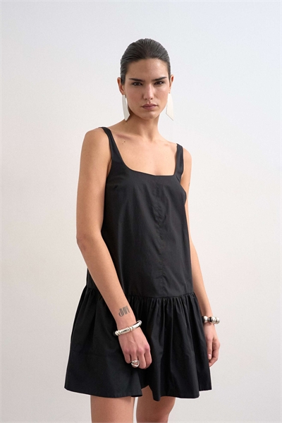 Мини-платье из поплина с заниженной талией и квадратным вырезом, черного цвета артикул 149622914