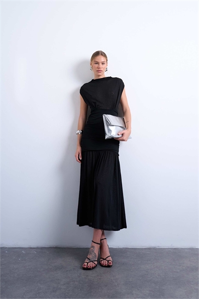 Макси-платье с высоким воротником и рюшами артикул 153749359