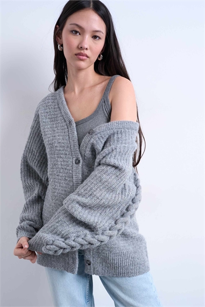 Вязаный кардиган свободного кроя с объемными косами артикул 150702930