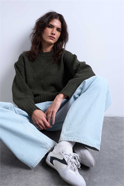 Свитер из трикотажа с открытыми швами артикул 142541743