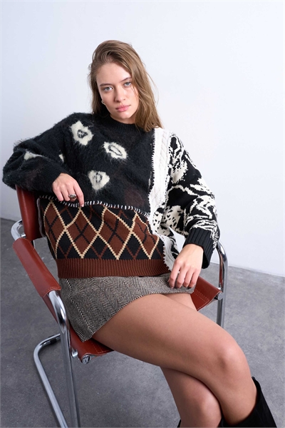 Свитер из трикотажа с разноцветным узором в стиле пэчворк артикул 143752134