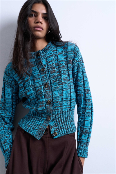 Вязаный кардиган с широкой талией и скрученными деталями артикул 149050787