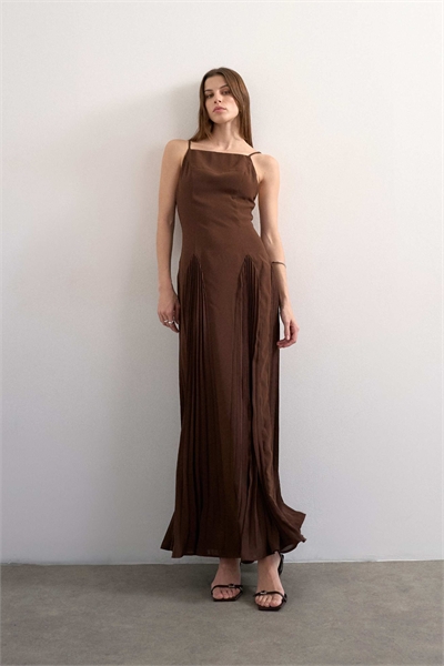 Платье макси премиум-класса с плиссировкой и высоким годе артикул 150553781