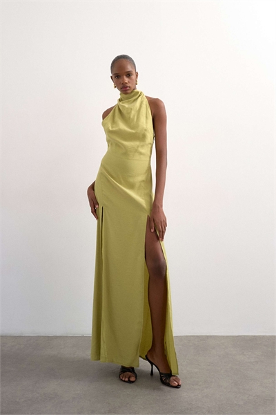 Макси-платье с капюшоном и завязками на шее, цвет лайм артикул 149628264