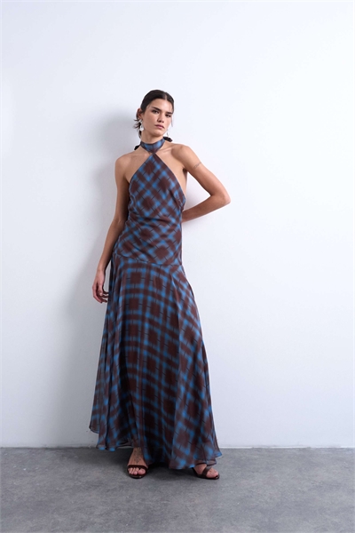 Макси-платье с расклешенным низом и заниженной талией артикул 149426904