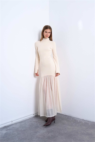 Вязаное платье с полной юбкой цвета слоновой кости артикул 149051871