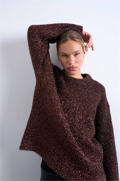 Свитер из трикотажа оверсайз с широкими рукавами и блестящими вставками артикул 144906971