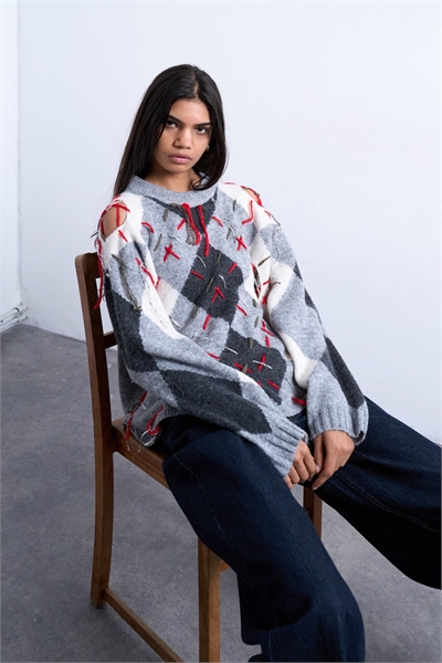 Свитер из трикотажа с узором «аргил» и эффектом потертости артикул 145951406