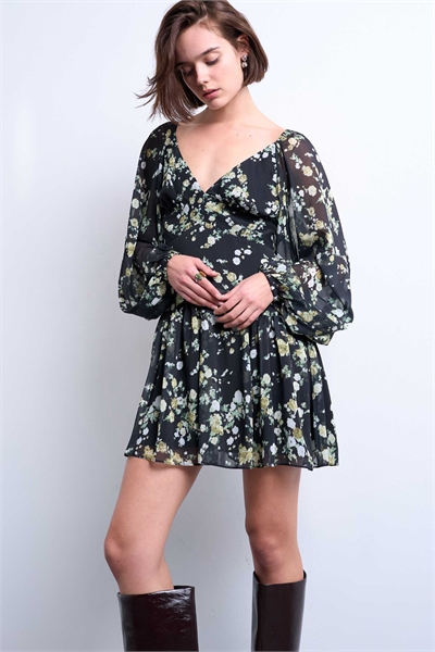 Мини-платье в стиле «ти» с рукавами-буфантами артикул 149998748