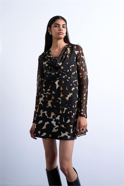 Мини-платье с длинными рукавами и воротником-капюшоном артикул 148001556