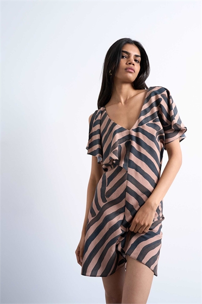 Асимметричное мини-платье с оборками в абстрактную шоколадную полоску артикул 148078510