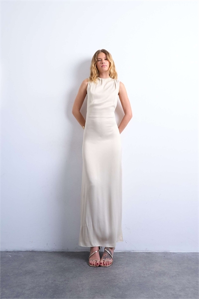 Праздничное платье макси с низким вырезом под мышками артикул 150969808