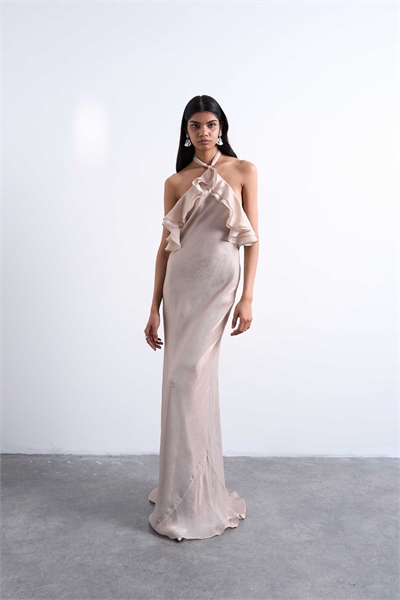 Макси-платье с оборками и завязками на шее артикул 149628747