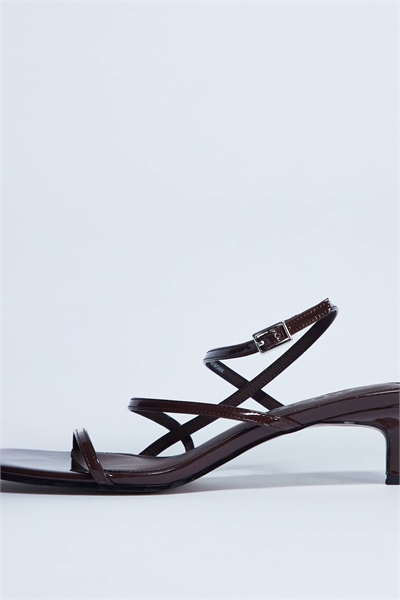 Осенние сандалии на среднем каблуке в стиле минимализм артикул 147860277